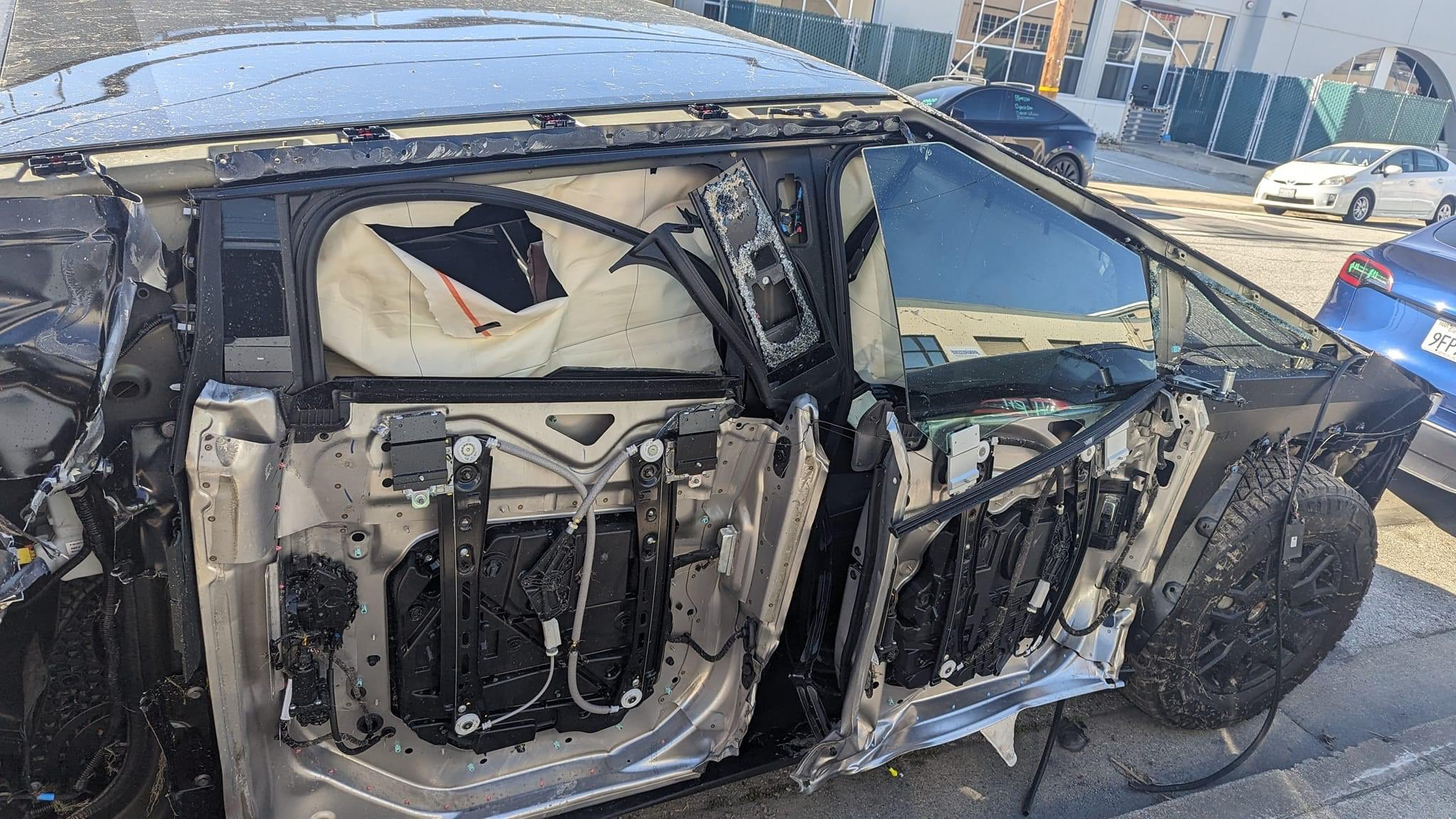 Tesla Cybertruck Cybertruck T-Bone accident at high speed - damage photos 1715884064925-qv