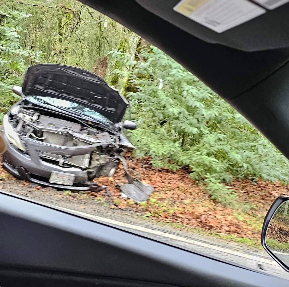 Tesla Cybertruck First Cybertruck crash accident -- head on collision w/ Toyota Corolla 1u2a97yho49c1