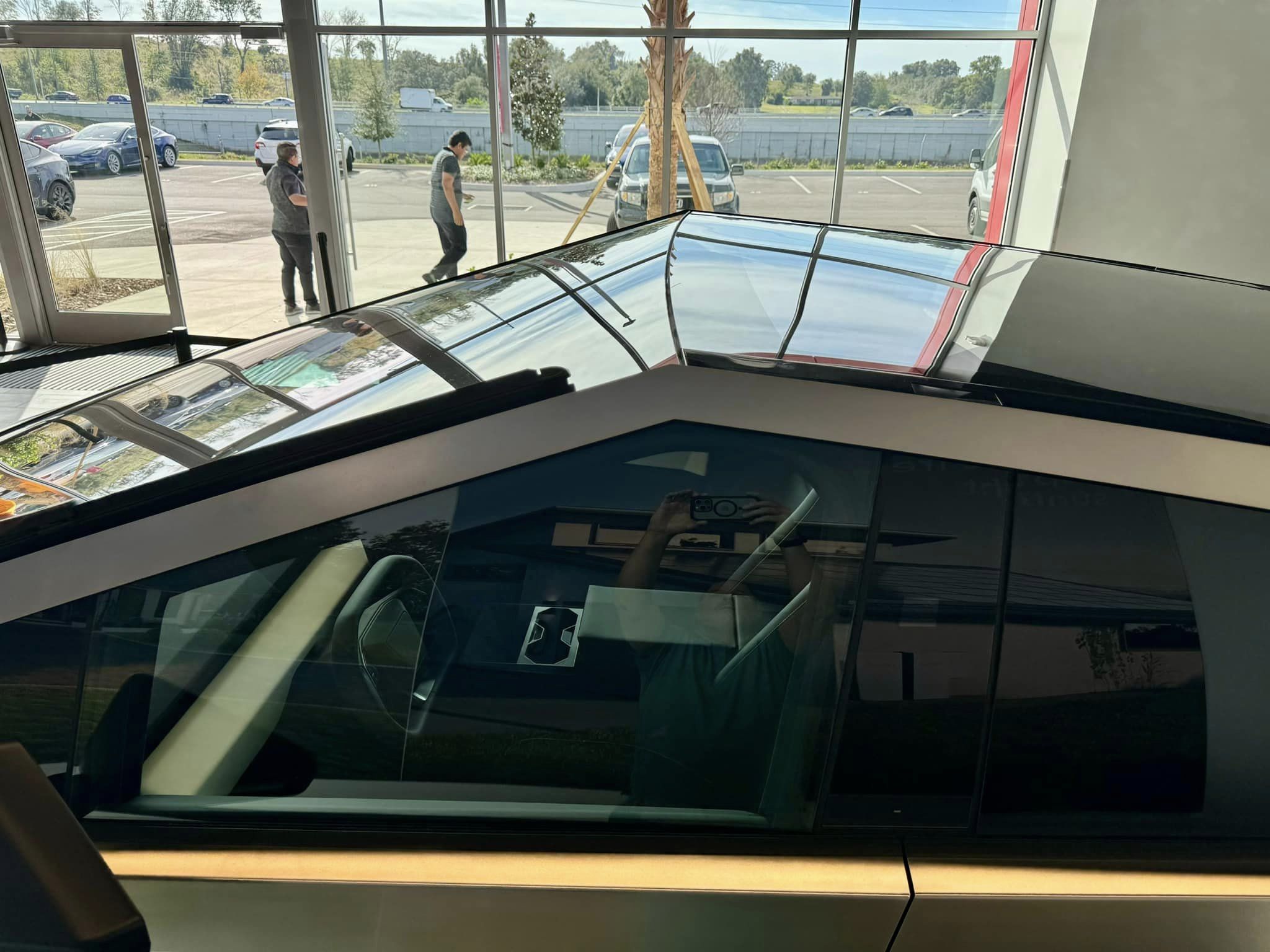 Tesla Cybertruck A Cybertruck appears at just-opened Clermont Florida Tesla Store / Service Center! 408981569_10230402820630340_4446131806374672104_n