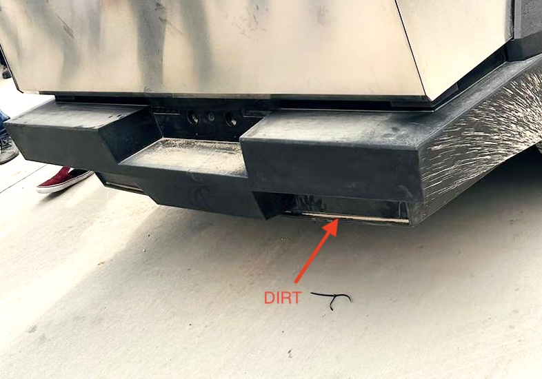 Tesla Cybertruck What is this wedge looking piece coming off the side of tail gate ? 4D11B147-A662-4AC3-982D-FBE9E58236B9