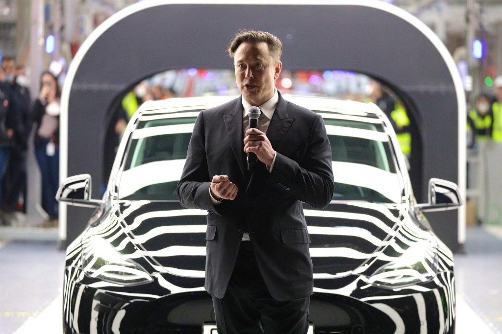 Tesla Cybertruck Elon Musk calls out the UAW for embezzling money from its workers Elon-Musk-3
