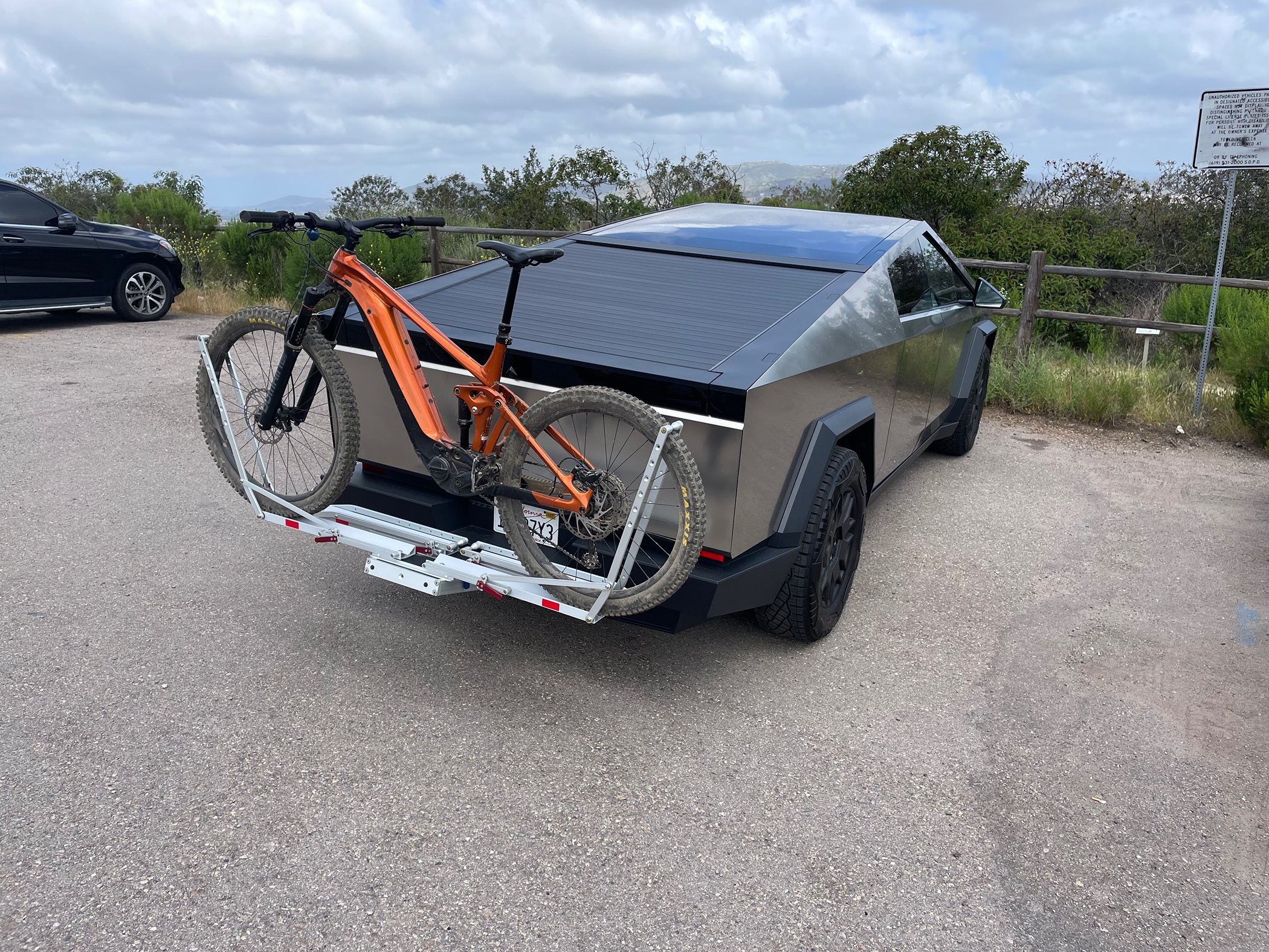 Tesla Cybertruck Bike hitch rack approved IMG_5676