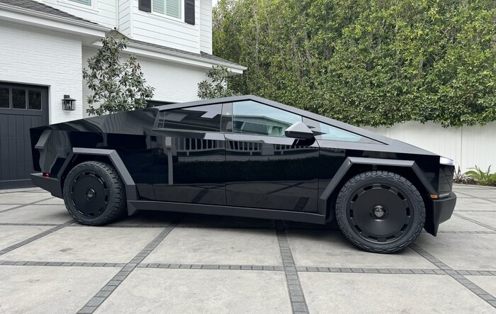 Cybertruck in gloss black wrap + TSportline 24" CTM in satin black w/ wheel covers and full floating center caps