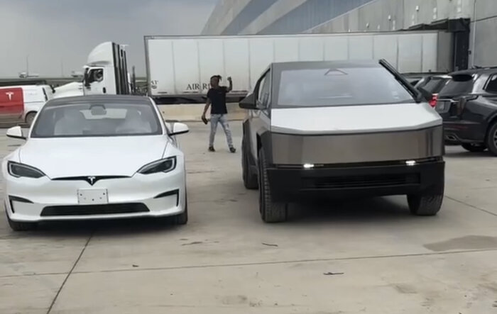 Model S vs. Cybertruck size comparison side-by-side (photo)