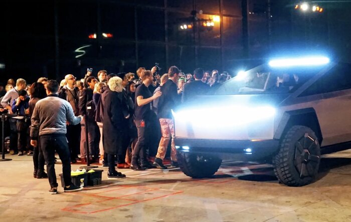 Cybertruck labeled "side-show cult car" for superfans by analyst
