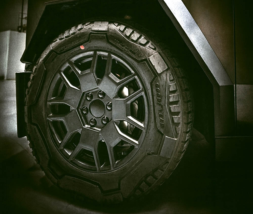 Tire and Wheel Repair & Replacement Subscription introduced by Tesla ...